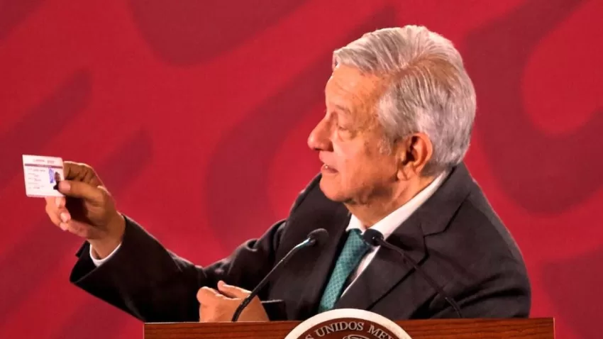 Lopez Obrador propone darle rango constitucional a las pensiones por discapacidad