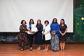 Ministerio de Mujer certifica 378 profesionales de instituciones públicas