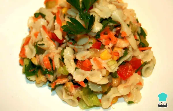 Receta de Ensalada de pasta con atún y queso