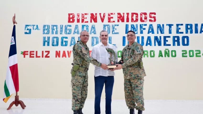 Presidente Abinader almuerza con comunitarios de la región Enriquillo en Barahona y con miembros 5ta. Brigada de Infantería del ERD