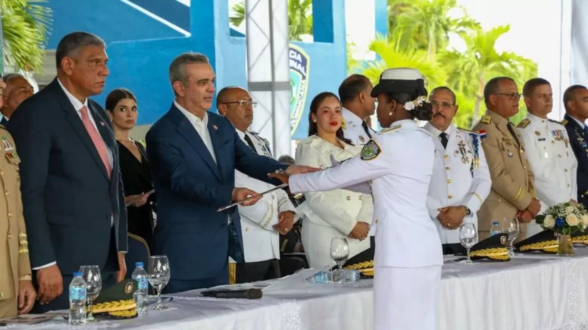 Presidente Abinader encabeza XLVI graduación de cadetes de la Policía Nacional con 57 nuevos oficiales