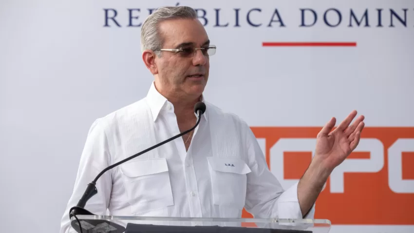 Presidente Luis Abinader inaugura carretera Rancho Arriba - Nizao reclamada por 20 años
