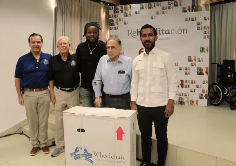 Rehabilitación entrega 85 sillas de ruedas, donadas por Wheelchair Fundation, a usuarios y fundaciones