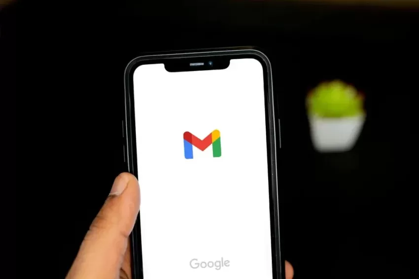Cómo liberar el espacio utilizado por la aplicación Mail de Apple en un iPhone o iPad
