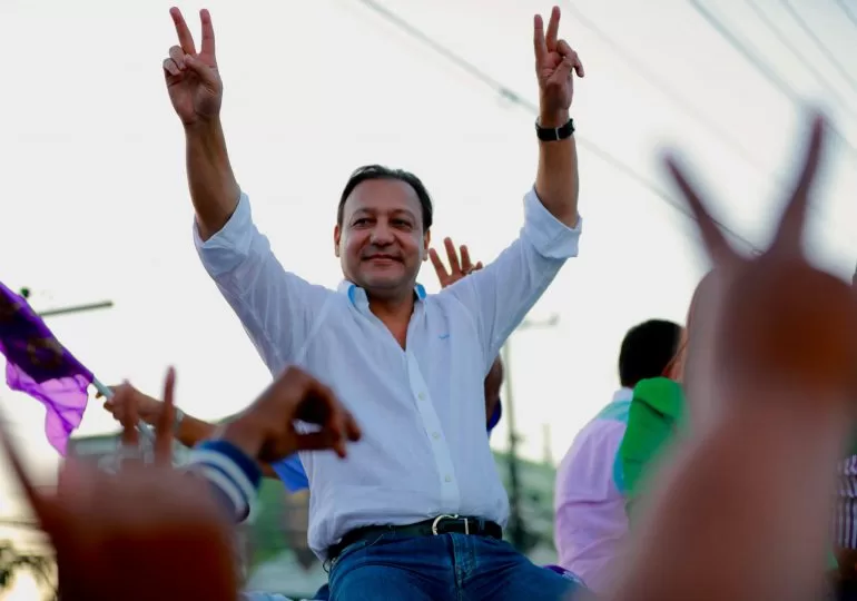 Abel Martínez recorre Higuey entre un mar de gente que pide una transformación en el país