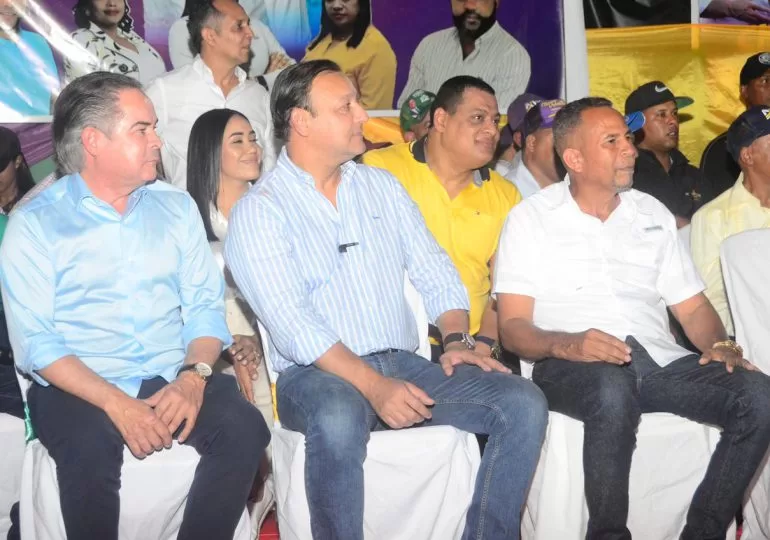 Abel Martínez proclama a Domingo Susaña Colón, candidato Alcaldía Villa Los Almácigos