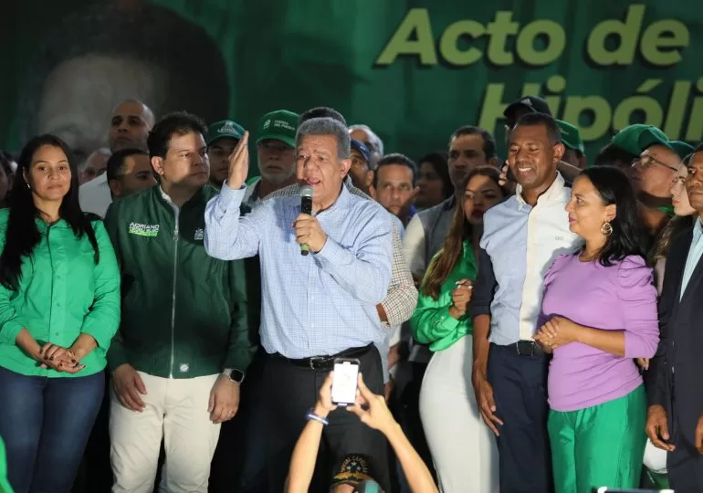Leonel asegura FP en febrero multiplicará por mucho la cantidad de alcaldes y directores que hoy tiene