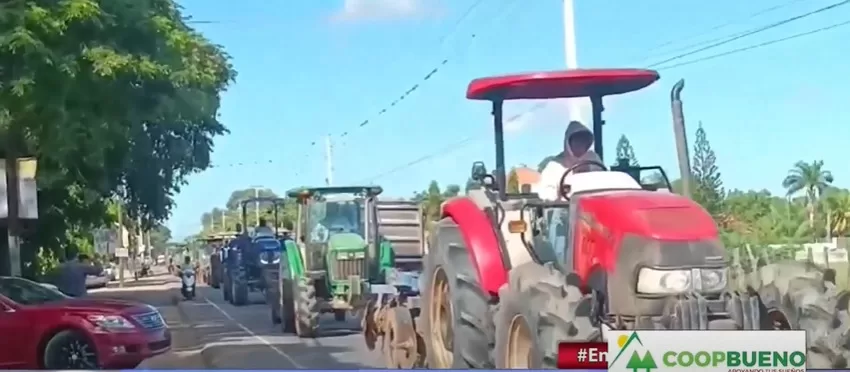 Mao: dueños de maquinarias agrícolas protestan por deuda de RD$ 100 MM
