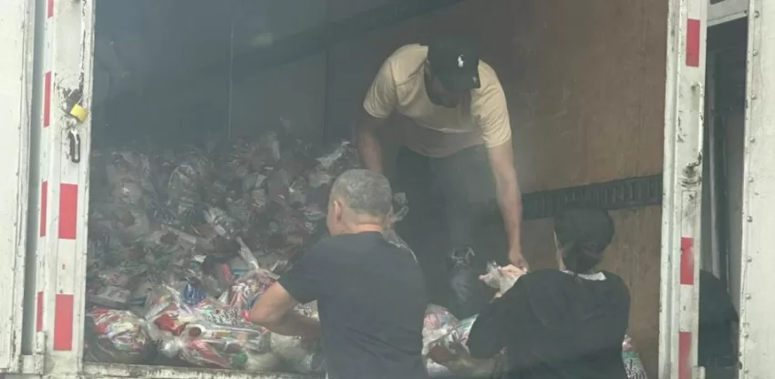 Denuncian diputado del PRM esconde raciones alimenticias del Plan Social