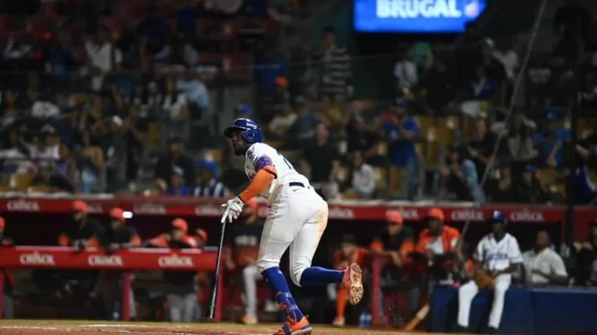 Ronny Mauricio comanda ofensiva azul en victoria ante los Toros