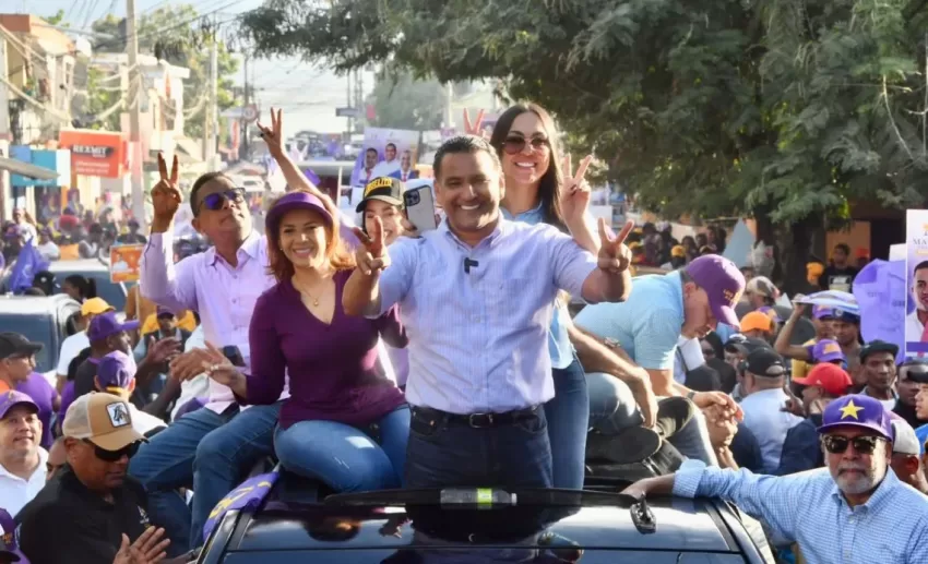 Luis Alberto encabeza marcha en circunscripción 3 de SDE