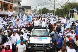 Abinader encabeza caravanas en Villa Altagracia, El Carril, Haina y San Cristóbal