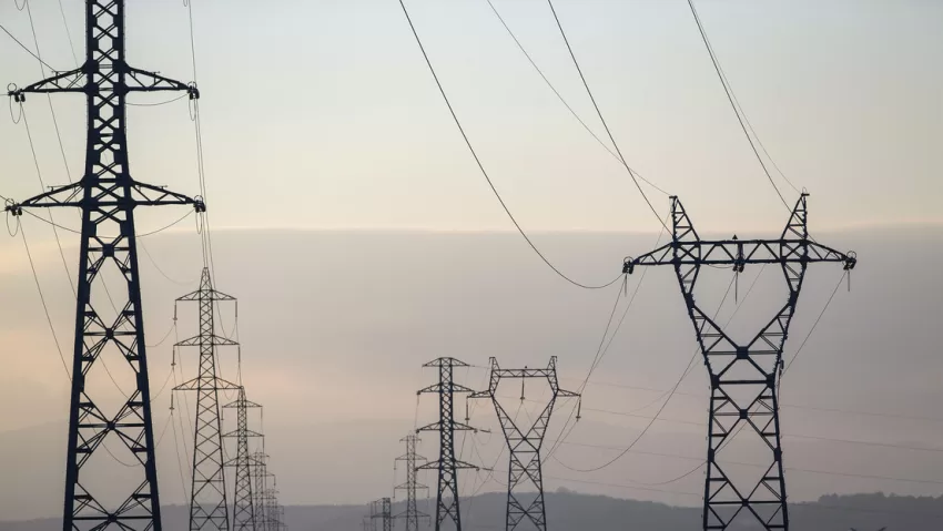 Asamblea de Ecuador aprueba una ley energética que busca eliminar los apagones