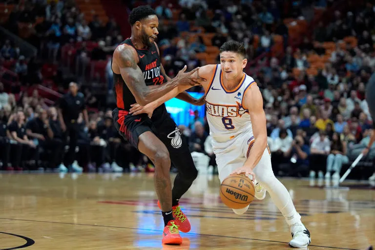Los Suns se suman a los problemas del Heat con victoria por 118-105
