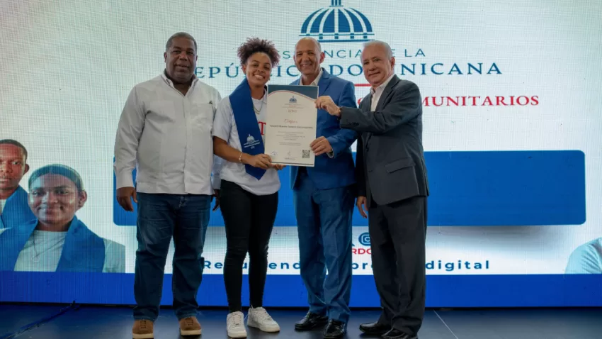 Centros Tecnológicos Comunitarios certifica 900 jóvenes en distintas áreas tecnológicas