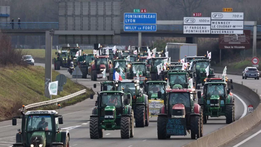 Decenas de detenidos tras irrumpir agricultores en un gran mercado de Francia