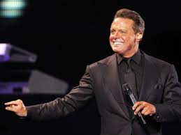 Desafíos técnicos provocan aplazamiento de concierto de Luis Miguel