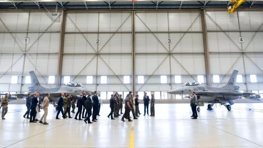 Dinamarca pospone la entrega de cazas F-16 a Ucrania hasta mediados de año