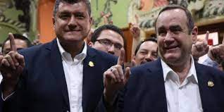 El expresidente guatemalteco Giammattei se juramenta como diputado del Parlacen y tendrá inmunidad por 4 años