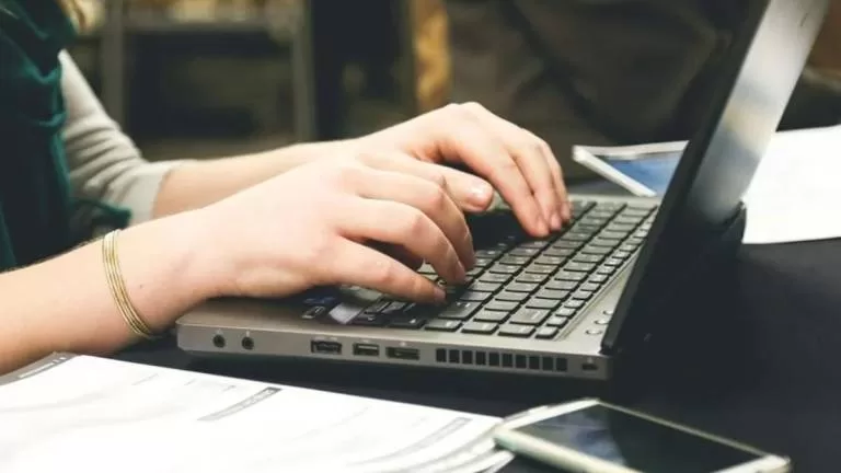 Extienden medidas de no presencialidad y teletrabajo para el sector educativo en Ecuador