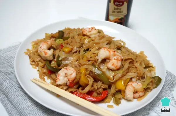 Receta de Fideos de arroz con gambas y verduras