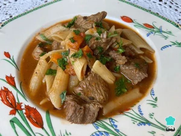 Receta de Guiso de carne con fideos