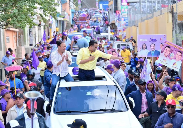 Luis Alberto ante una multitud: "Esta caravana predice lo que pasará el 18 de febrero"