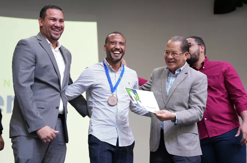 Líder político y comunitario de la juventud José Gabriel Sosa Cedeño es electo finalista del Premio Nacional de la Juventud 2024*