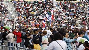Miles de personas acuden al Estadio Olímpico para la edición 60 de la «Batalla de la Fe»