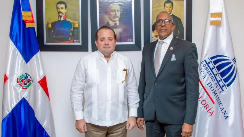 Ministro José Paliza visita Contraloría General de la República para finalizar procesos de auditorías