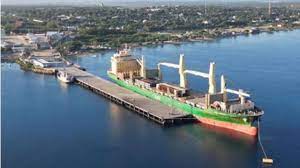 Nuevo muelle del puerto de Manzanillo recibe los primeros tres barcos