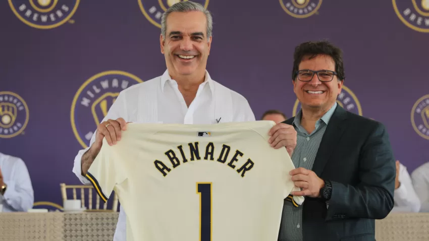 Presidente Abinader asiste a inauguración de la nueva academia de Cerveceros de Milwaukee