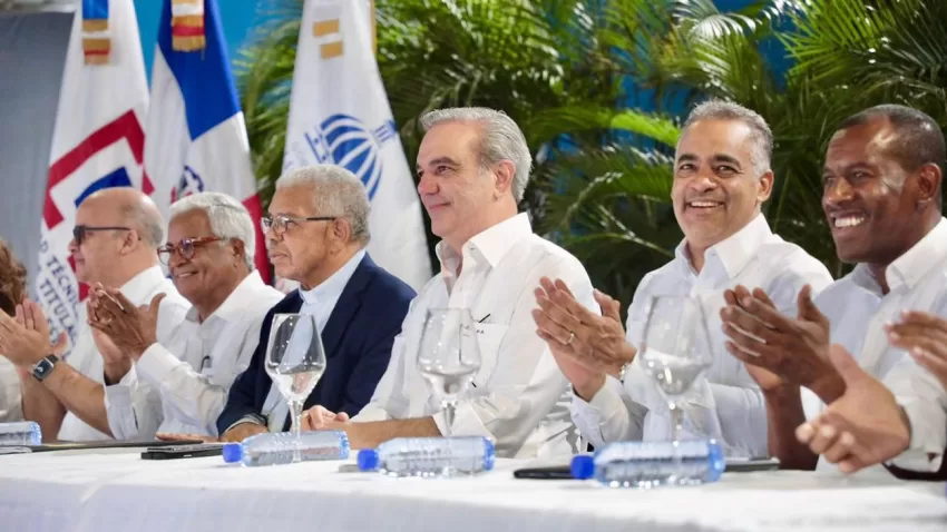 Presidente Abinader instruye iniciar proceso de titulación para 86,000 personas en La Victoria