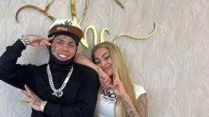 Tekashi intentó ahorcar y lanzar de un segundo piso a Yailin, según orden de arresto