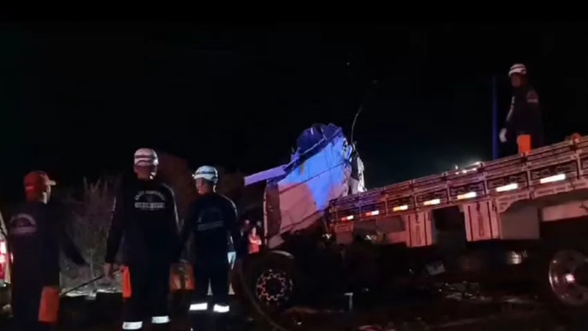 Un choque entre un camión y un autobús turístico deja 24 muertos en el noreste de Brasil