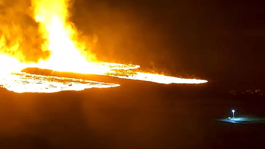 Un volcán entra en erupción en Islandia tras cientos de sismos