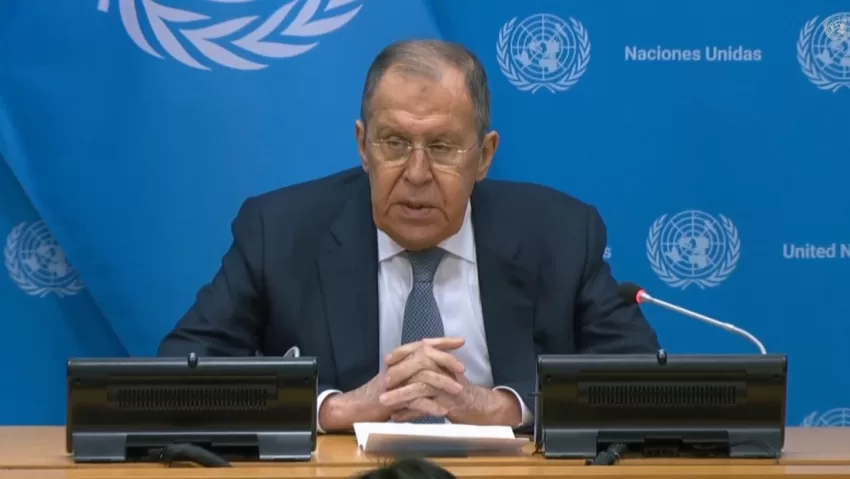 Zajárova a reportera de la BBC: "Mantenga la calma y disfrute de la respuesta de Lavrov"