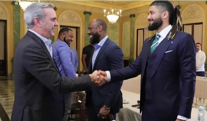 Luis Abinader se reúne con jugadores de Grandes Ligas en Palacio Nacional