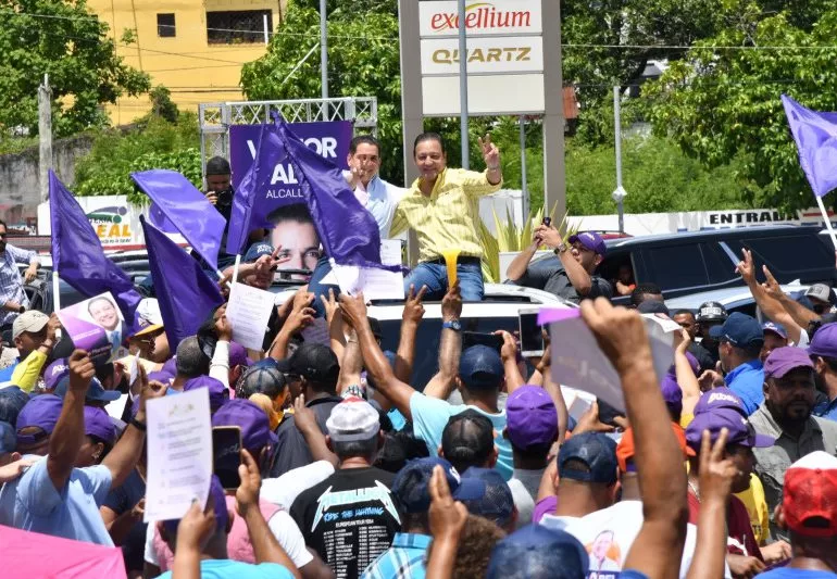 POLÍTICA VIDEO | Abel Martínez califica de apoteósica, gigantesca y masiva marcha - caravana en Santiago