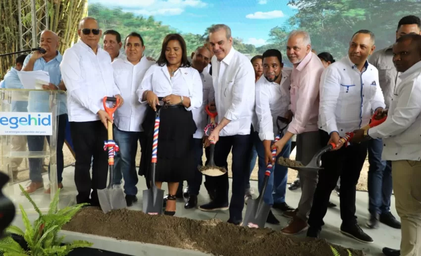 Luis Abinader inicia reconstrucción de obra de toma del acueducto de Bonao