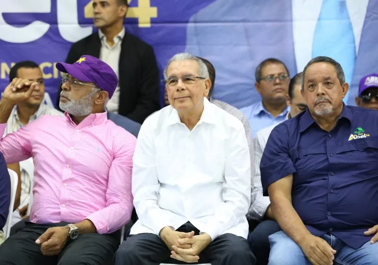 Danilo en Bonao: productores valoran visitas sorpresas y acusan al PRM de abandonar el campo