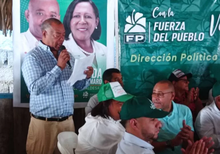 La Fuerza del Pueblo lanza candidatura del profesor Casimiro Silverio a la Alcaldía de Río San Juan