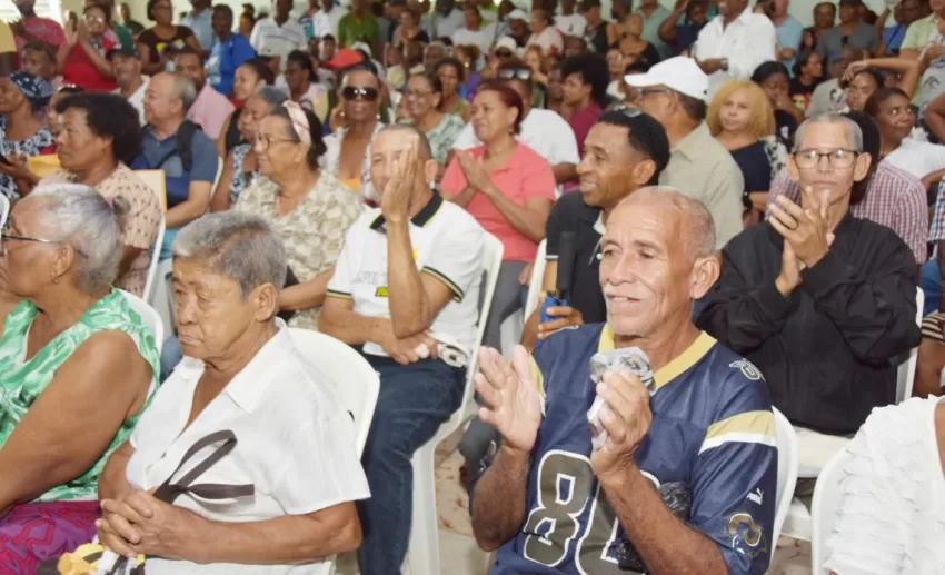 Gobierno inicia titulación que beneficiará más de 2 mil personas en la Yegüita de Pastor, Santiago