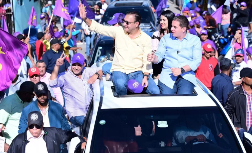 “El PRM ha sido el Gobierno de los fracasos”: Abel Martínez en marcha-caravana de Santiago