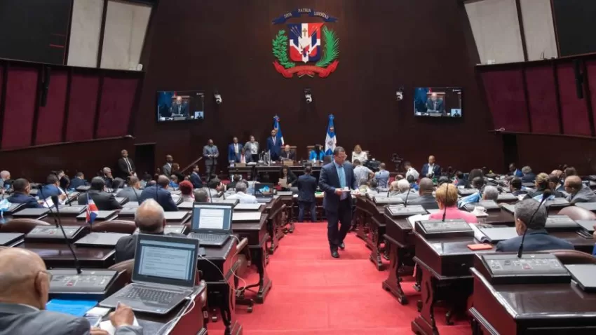 Frenan proyecto que restringiría gastos excesivos en la campaña