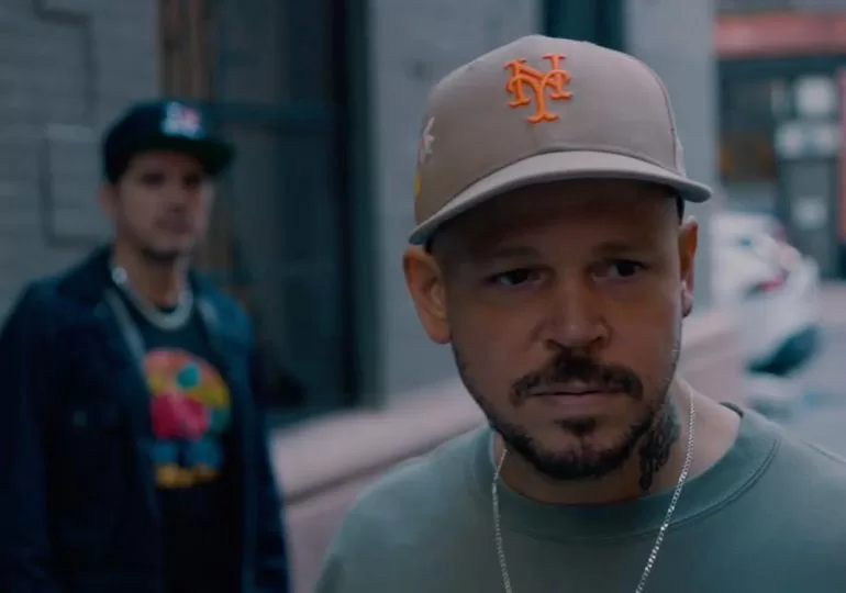 Residente estrena "Ron en el Piso" un emotivo sencillo que celebra el pasado y presente de su vida