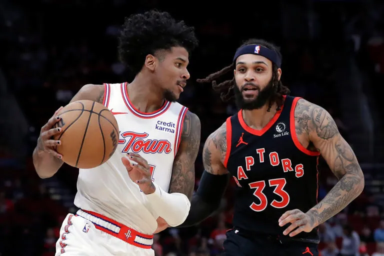 Whitmore logra 25 puntos en paliza de Rockets, 135-106 sobre Raptors