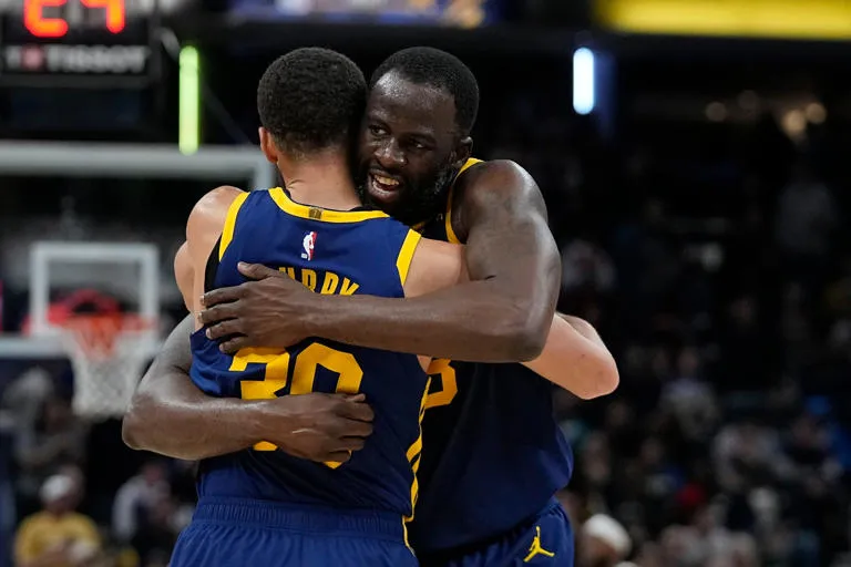 Curry luce con 42 puntos y Warriors arrollan 131-109 a Pacers