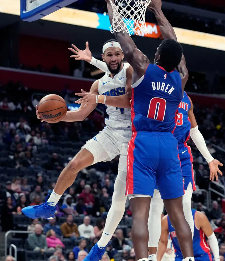 Paolo Banchero anota un triple en los últimos segundos y Magic supera 112-109 a Pistons