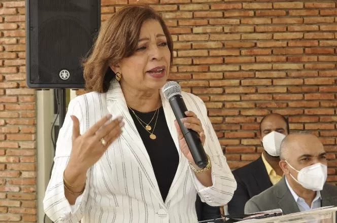 El Minerd informa mil 962 centros ya reciben fondos
